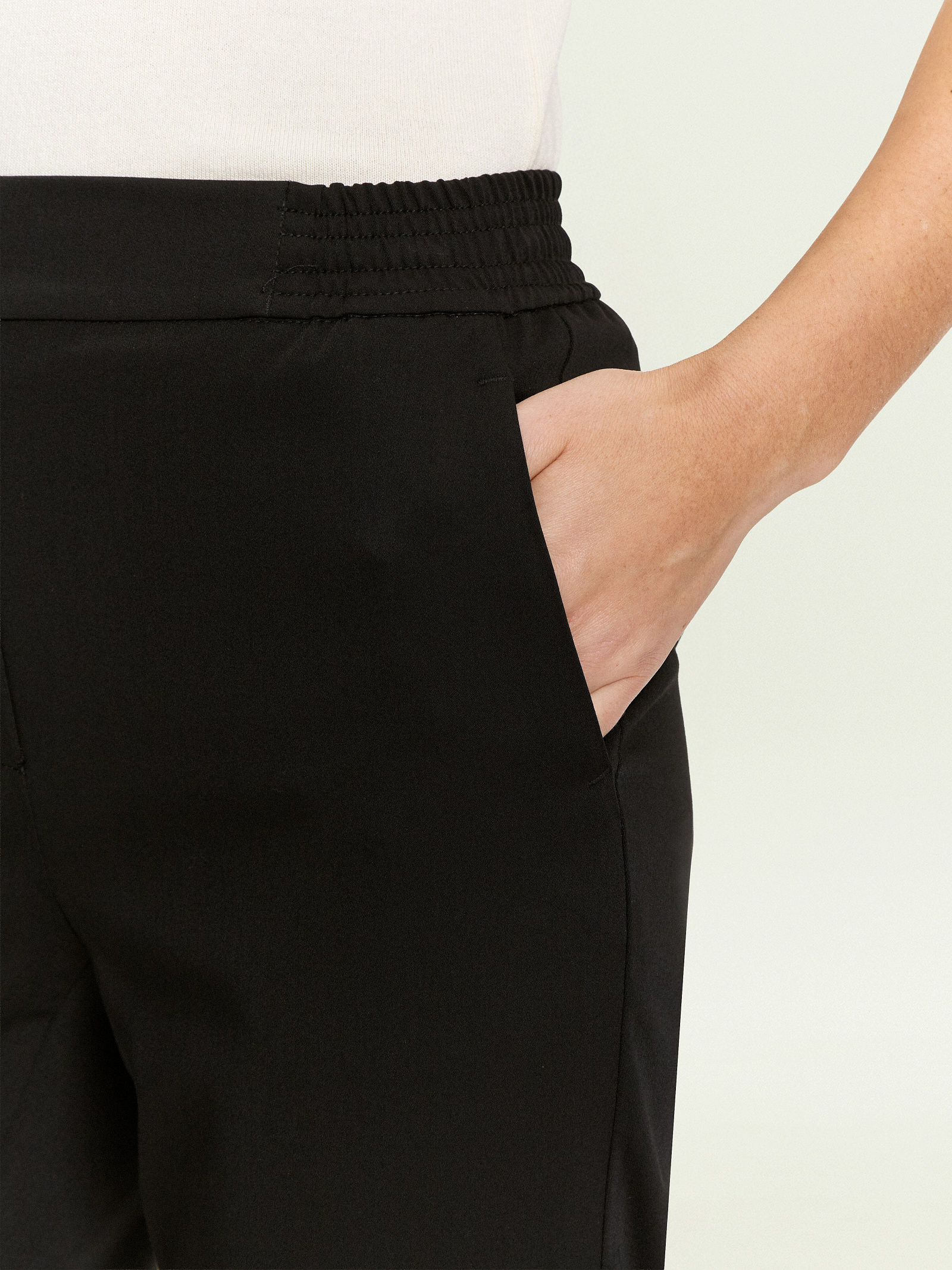 Брюки зауженного кроя